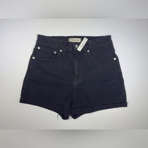 Madewell Black Women's Jean Shorts 🖤
*NEW WITH TAGS 🏷️